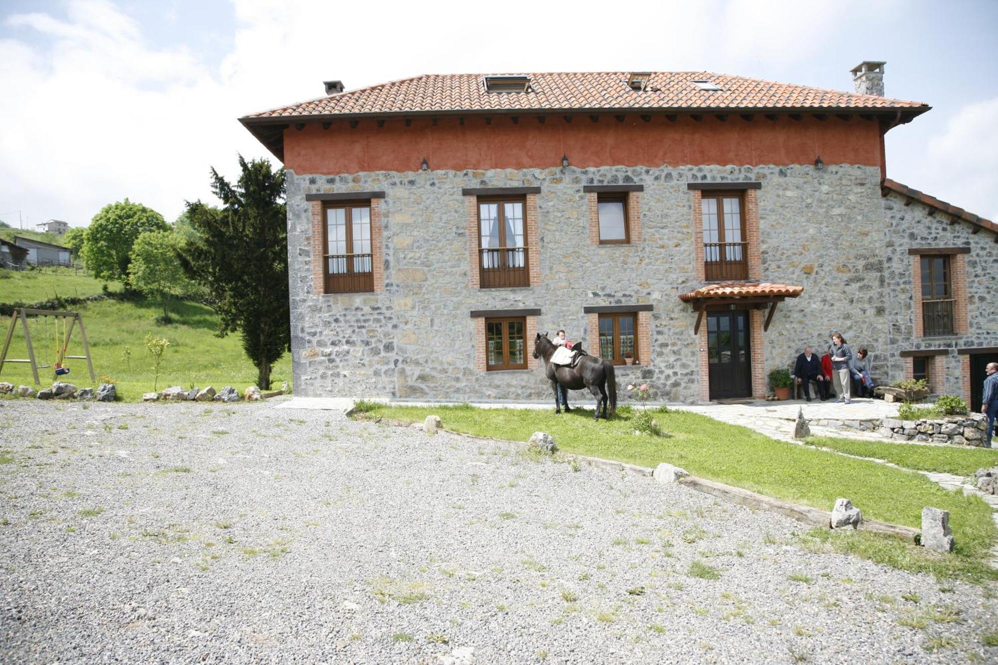 El Conventu Del Asturcon Guest House Lago  Exterior foto